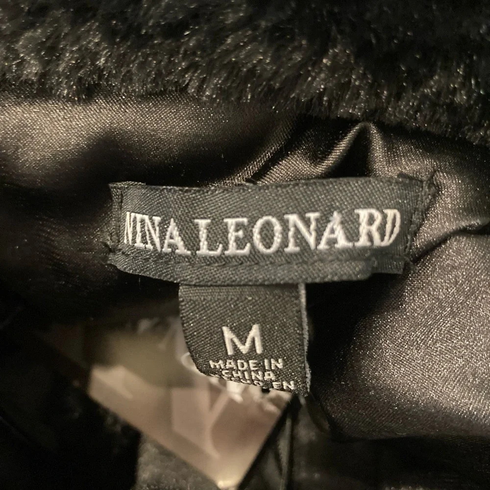 Nina Leonard NEW medium faux fur collared snap capelet